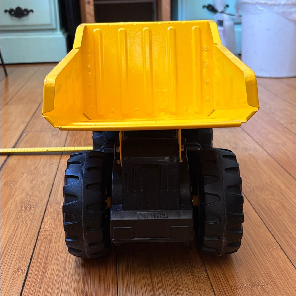 Large Metal Tonka Truck - Picture 9 of 9